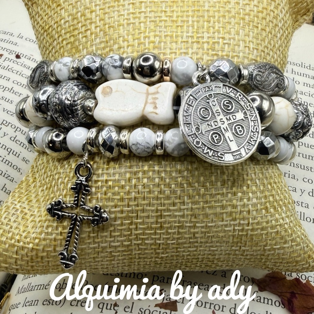 Alquimia Silver and White Charm Bracelet